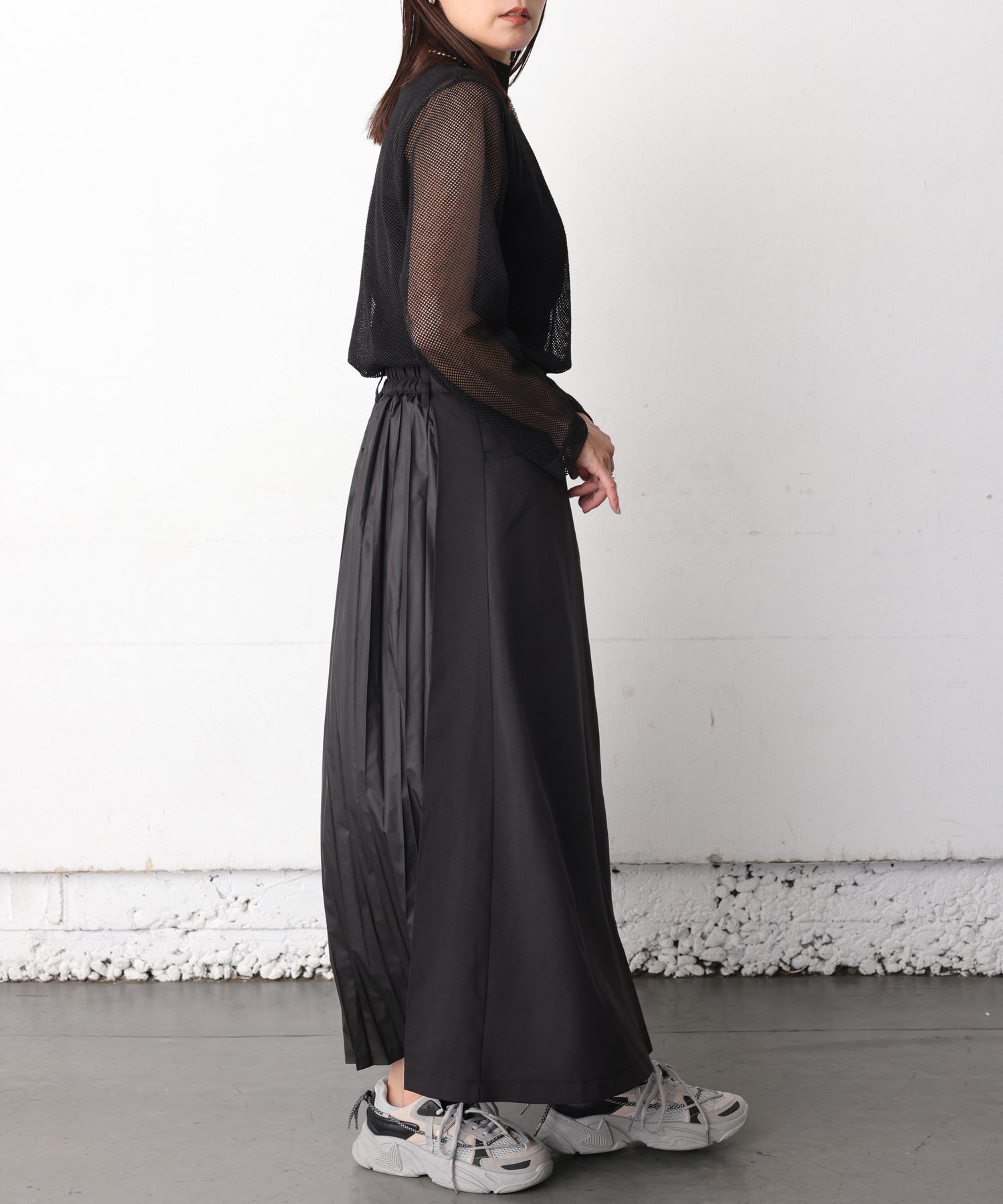 ワンズトゥルー ONE'S TRUE バックプリーツスカート (黒) 黒