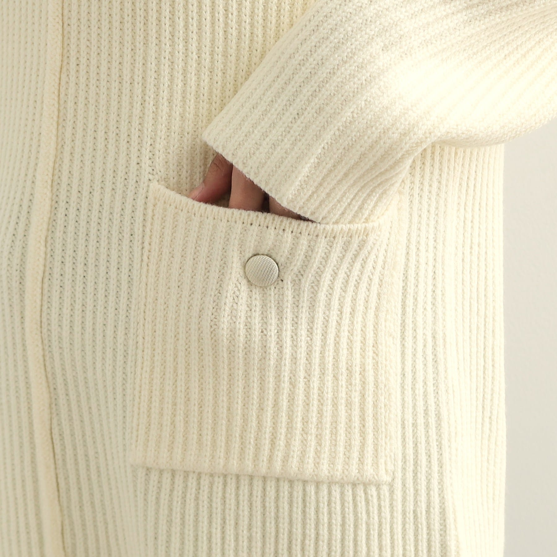 オペーク ドット クリップ OPAQUE.CLIP 金ボタン付ポケットVネックニット【洗濯機洗い可】