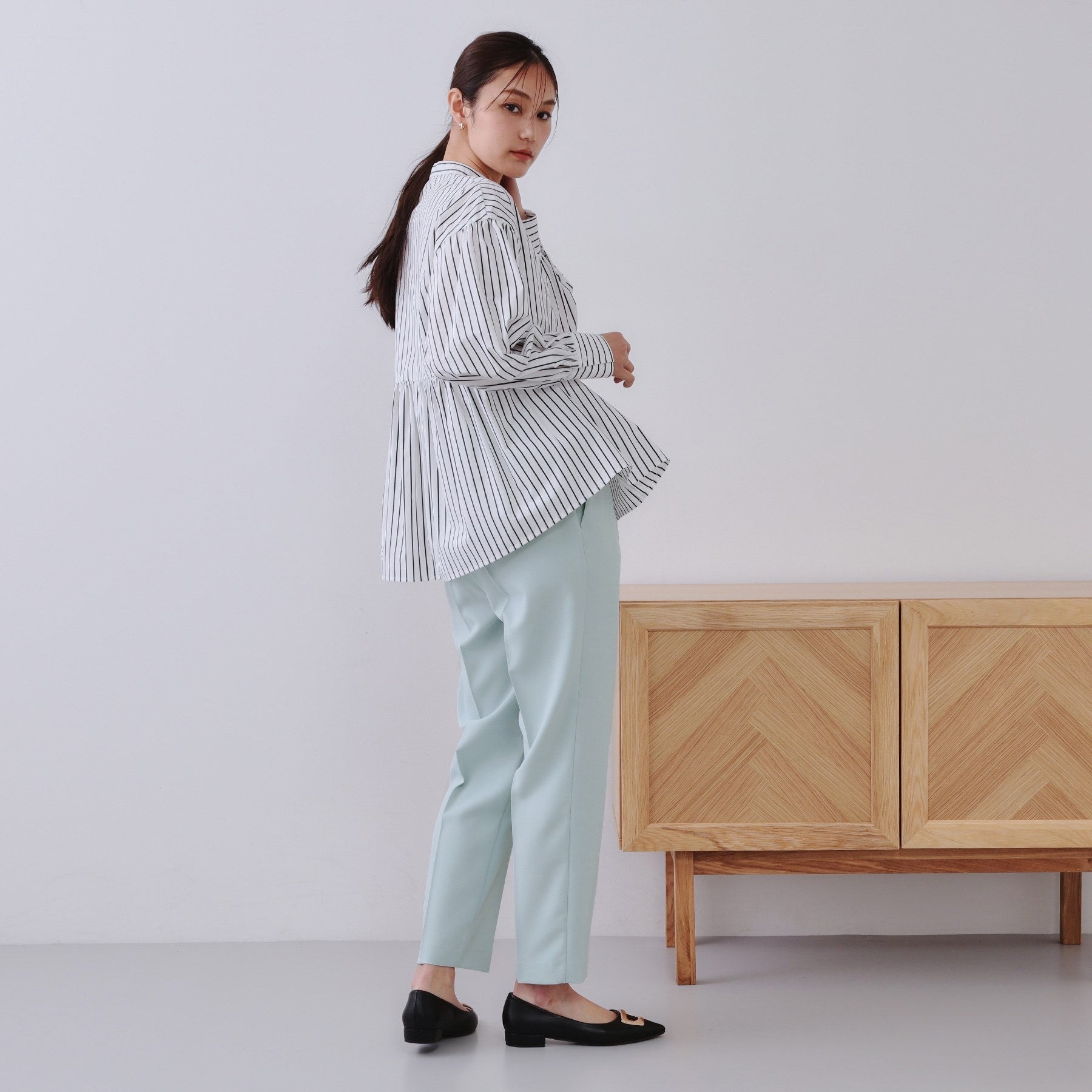 オペーク ドット クリップ OPAQUE.CLIP 美脚ストレッチイージーテーパードパンツ【洗濯機洗い可/防シワ】 (サックスブルー(090)) サックスブルー(090)