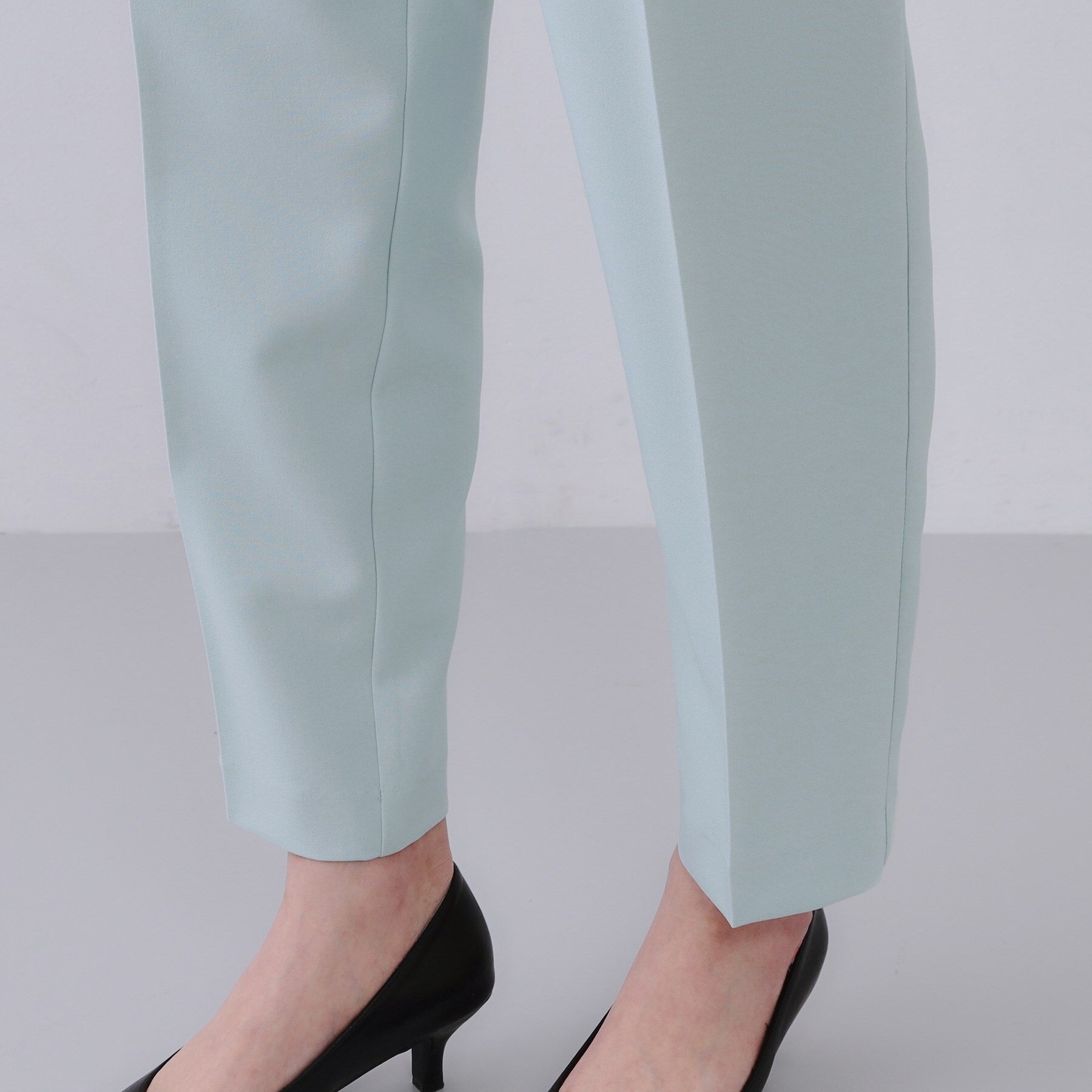 オペーク ドット クリップ OPAQUE.CLIP 美脚ストレッチイージーテーパードパンツ【洗濯機洗い可/防シワ】 (サックスブルー(090)) サックスブルー(090)