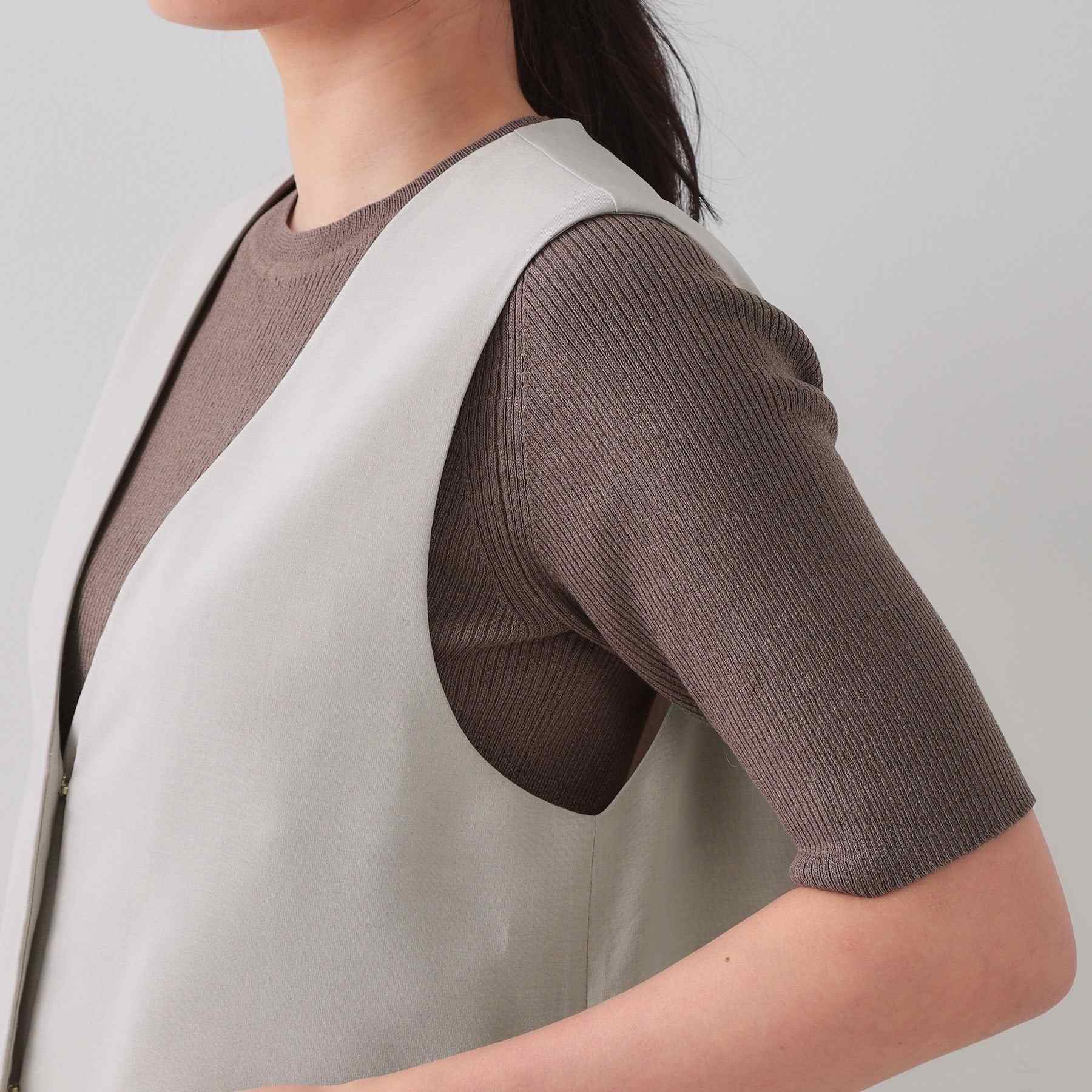 オペーク ドット クリップ OPAQUE.CLIP UV ストレッチVネックジレ/セットアップ対応【洗濯機洗い可/接触冷感/抗ピル】 (ライトグレー(011)) ライトグレー(011)