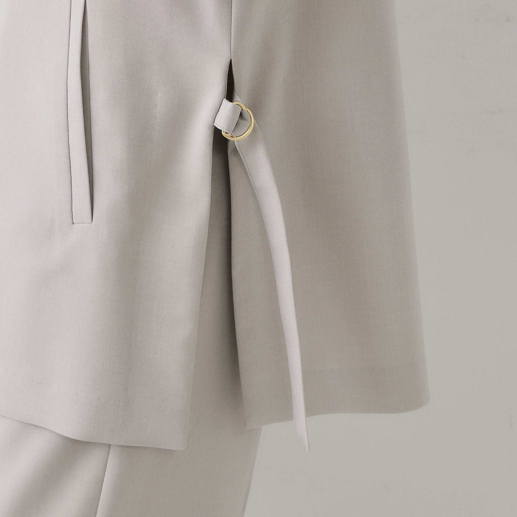 オペーク ドット クリップ OPAQUE.CLIP UV ストレッチVネックジレ/セットアップ対応【洗濯機洗い可/接触冷感/抗ピル】 (ライトグレー(011)) ライトグレー(011)