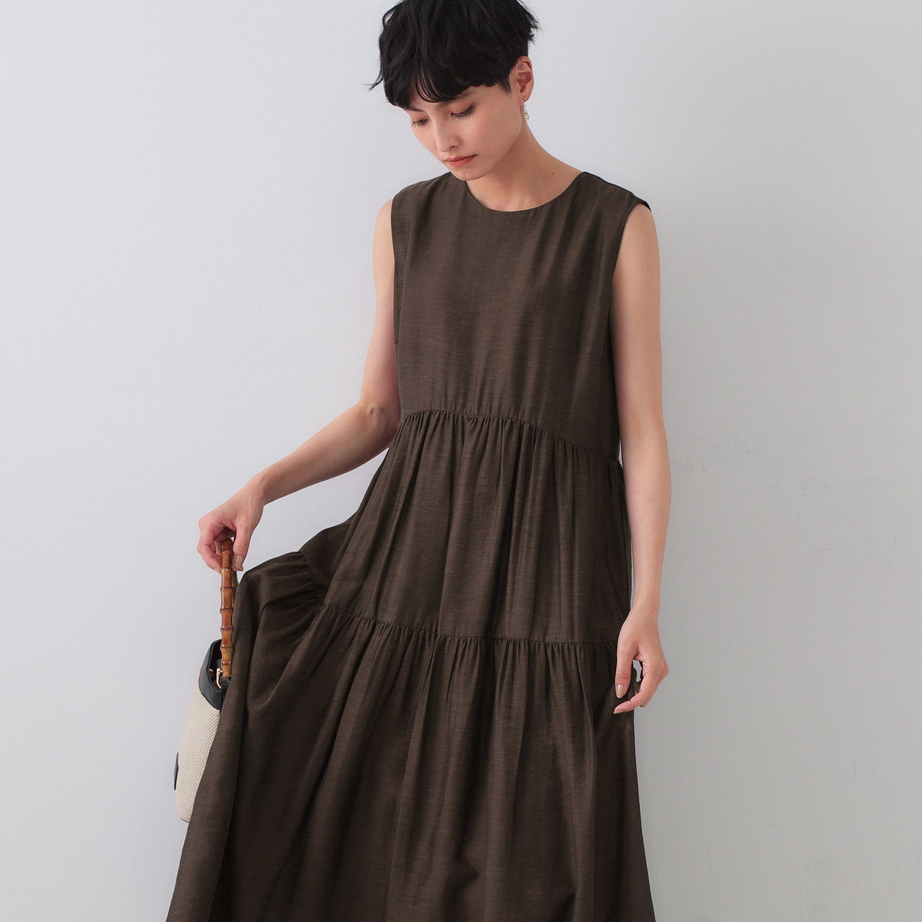 オペーク ドット クリップ OPAQUE.CLIP 麻混シアーギャザーティアードワンピース【洗濯機洗い可】 (ブラウン(044)) ブラウン(044)
