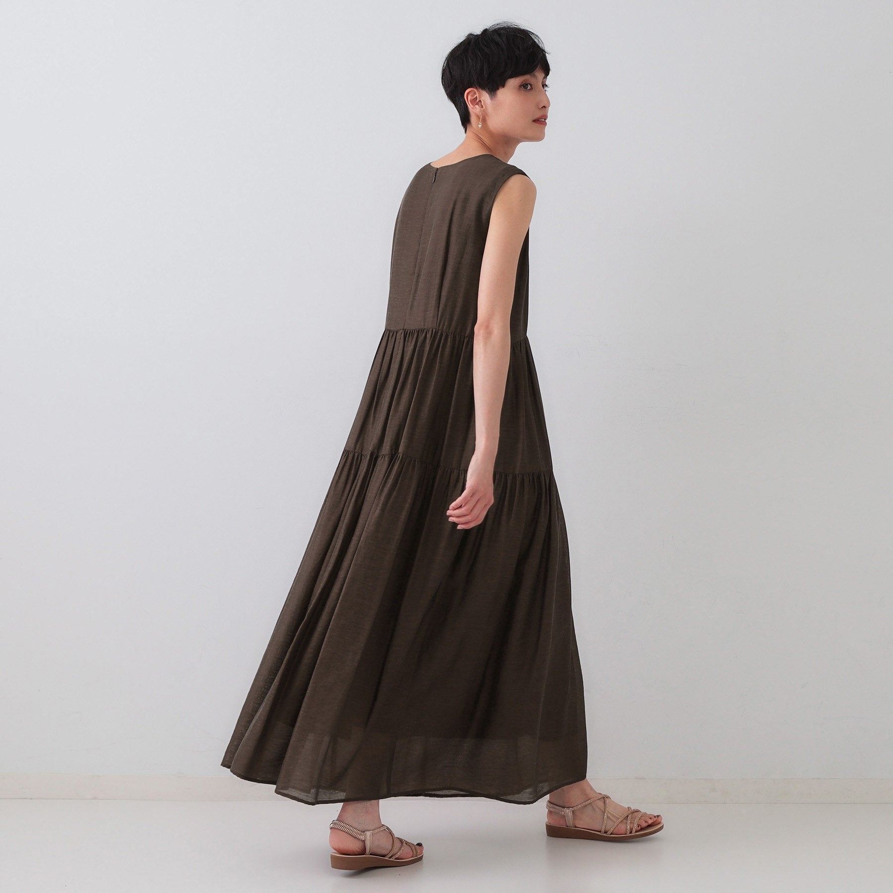 オペーク ドット クリップ OPAQUE.CLIP 麻混シアーギャザーティアードワンピース【洗濯機洗い可】 (ブラウン(044)) ブラウン(044)