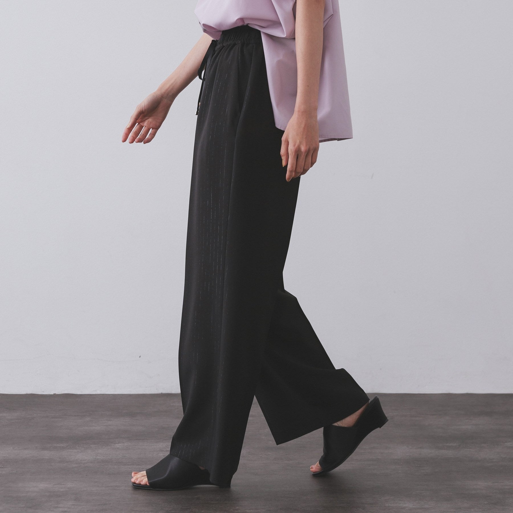 オペーク ドット クリップ OPAQUE.CLIP ラメストライプイージーワイドパンツ/セットアップ可【洗濯機洗い可/防シワ/吸水速乾】 (ブラック(319)) ブラック(319)