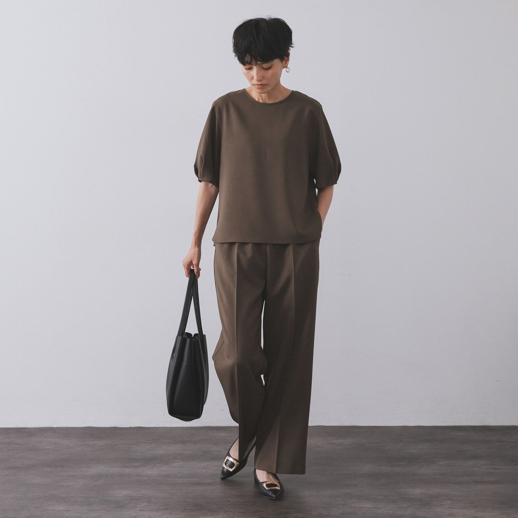 オペーク ドット クリップ OPAQUE.CLIP ラメストライプイージーワイドパンツ/セットアップ可【洗濯機洗い可/防シワ/吸水速乾】 (ブラック(319)) ブラック(319)