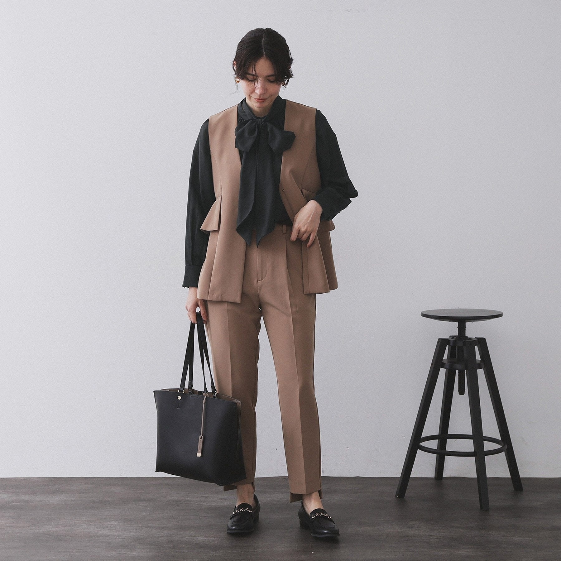 オペーク ドット クリップ OPAQUE.CLIP 2WAYシアーボウタイブラウス【洗濯機洗い可】 (チャコールグレー(014)) チャコールグレー(014)