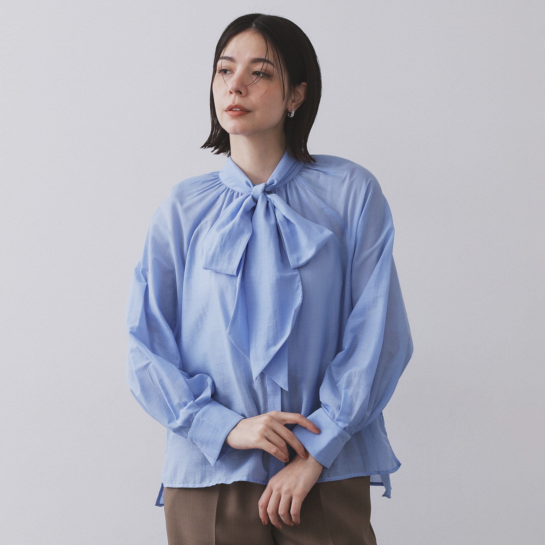 オペーク ドット クリップ OPAQUE.CLIP 2WAYシアーボウタイブラウス【洗濯機洗い可】 (チャコールグレー(014)) チャコールグレー(014)