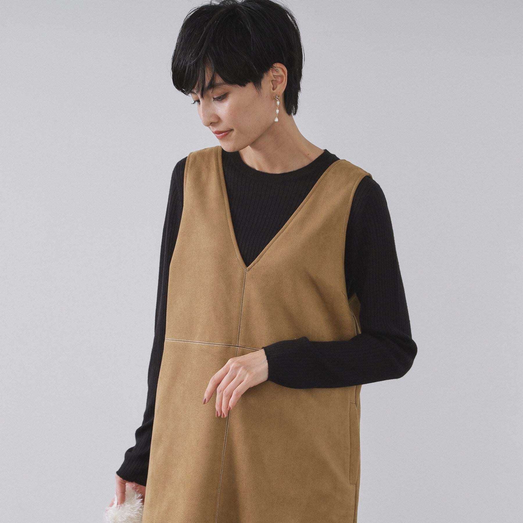 オペーク ドット クリップ OPAQUE.CLIP スエードライクVネックジャンドレ【洗濯機洗い可】 (ブラウン(044)) ブラウン(044)