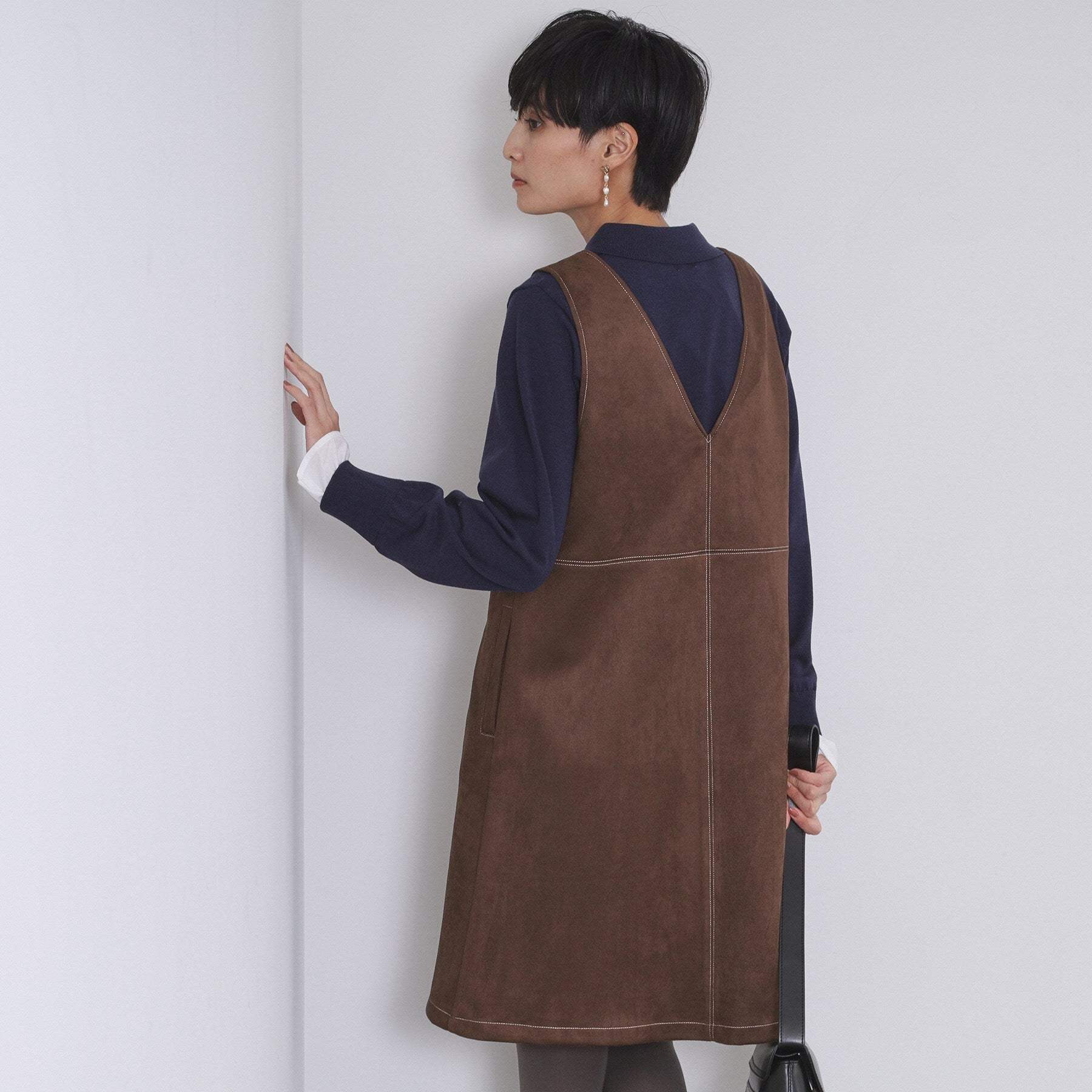 オペーク ドット クリップ OPAQUE.CLIP スエードライクVネックジャンドレ【洗濯機洗い可】 (ブラウン(044)) ブラウン(044)