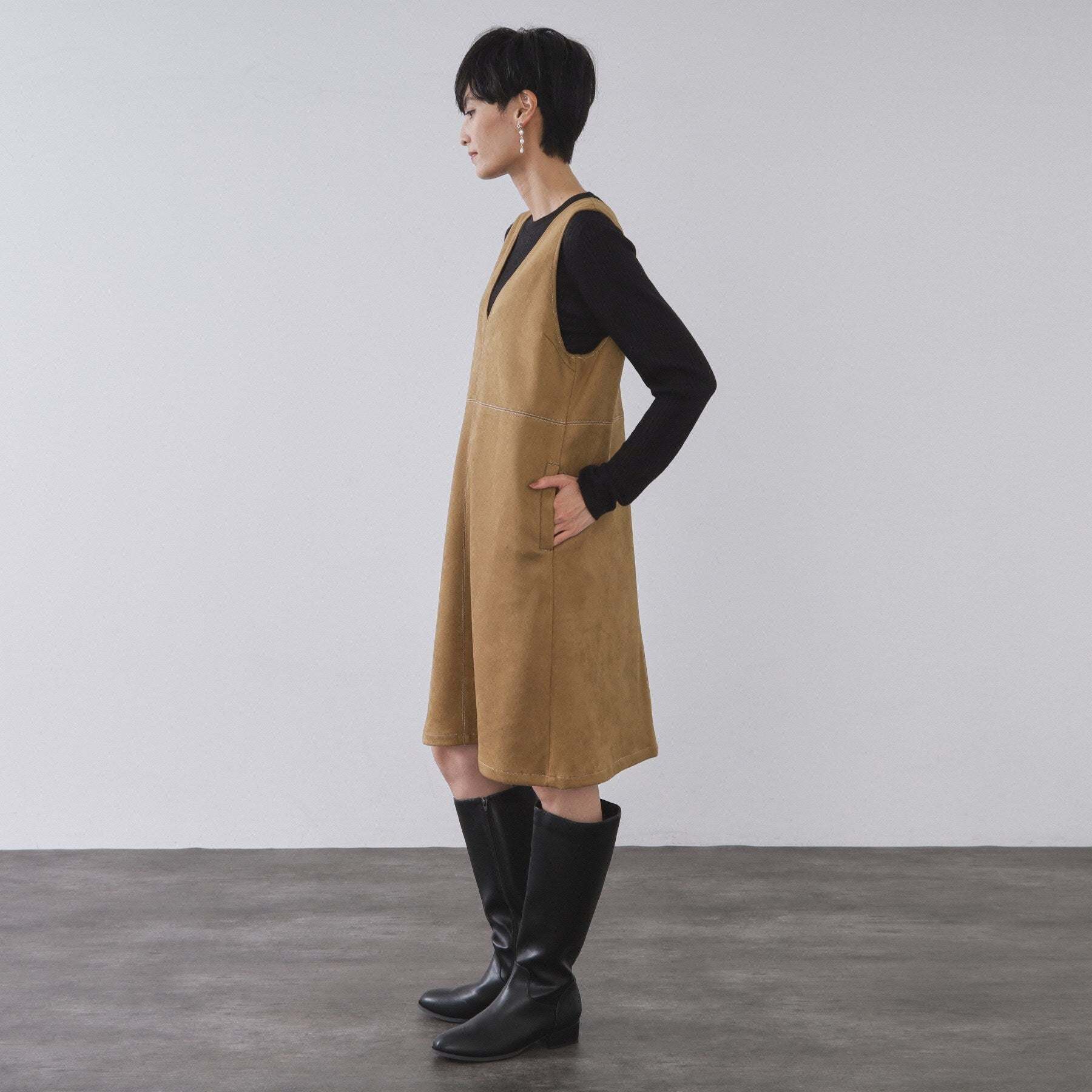 オペーク ドット クリップ OPAQUE.CLIP スエードライクVネックジャンドレ【洗濯機洗い可】 (ブラウン(044)) ブラウン(044)