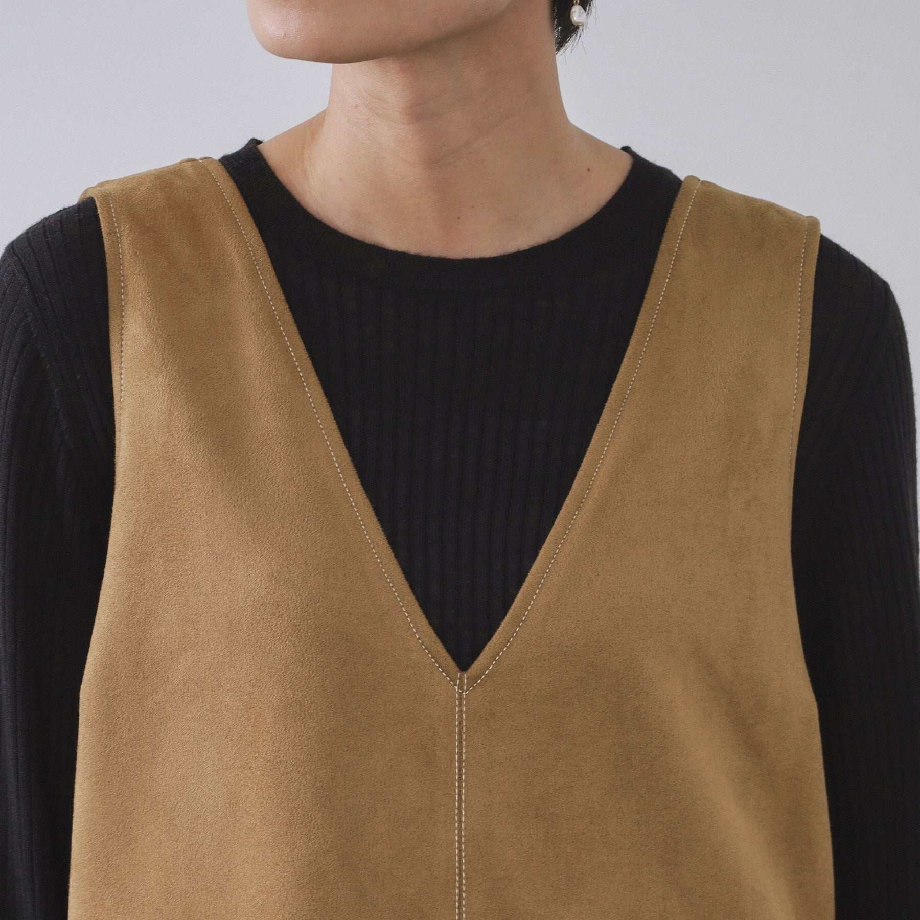 オペーク ドット クリップ OPAQUE.CLIP スエードライクVネックジャンドレ【洗濯機洗い可】 (ブラウン(044)) ブラウン(044)