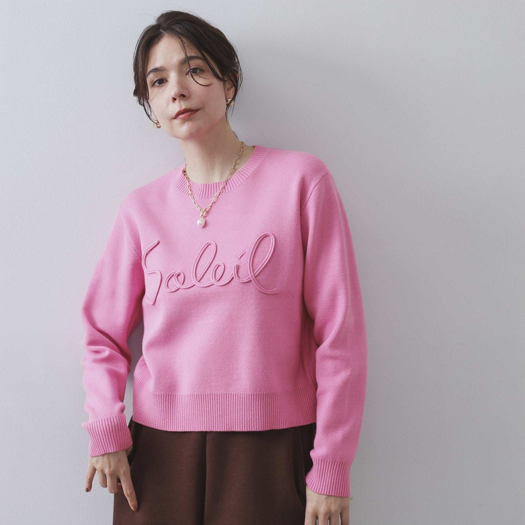 オペーク ドット クリップ OPAQUE.CLIP チェーン刺繍ロゴニットプルオーバー【洗濯機洗い可】 (ピンク(072)) ピンク(072)