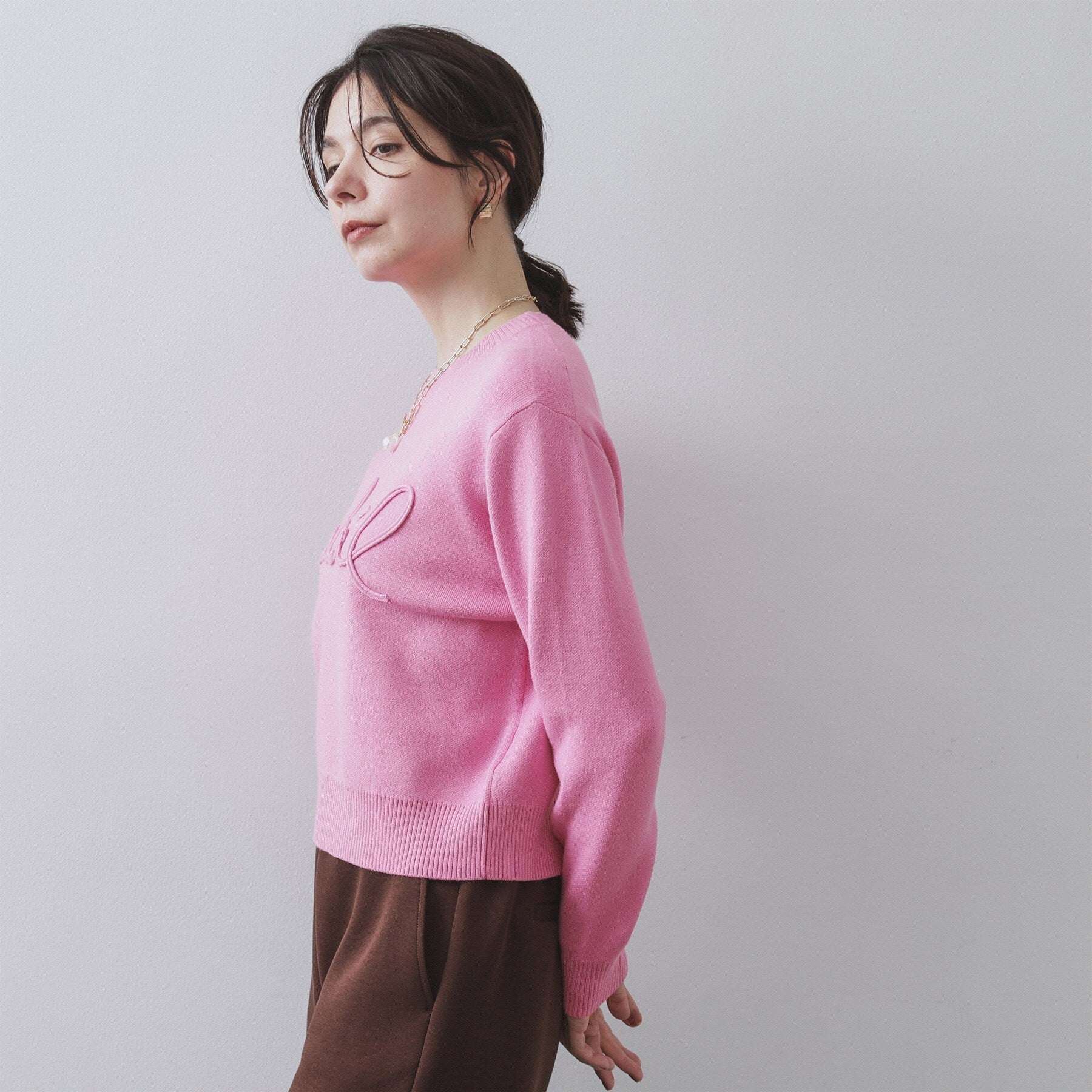 オペーク ドット クリップ OPAQUE.CLIP チェーン刺繍ロゴニットプルオーバー【洗濯機洗い可】 (ピンク(072)) ピンク(072)
