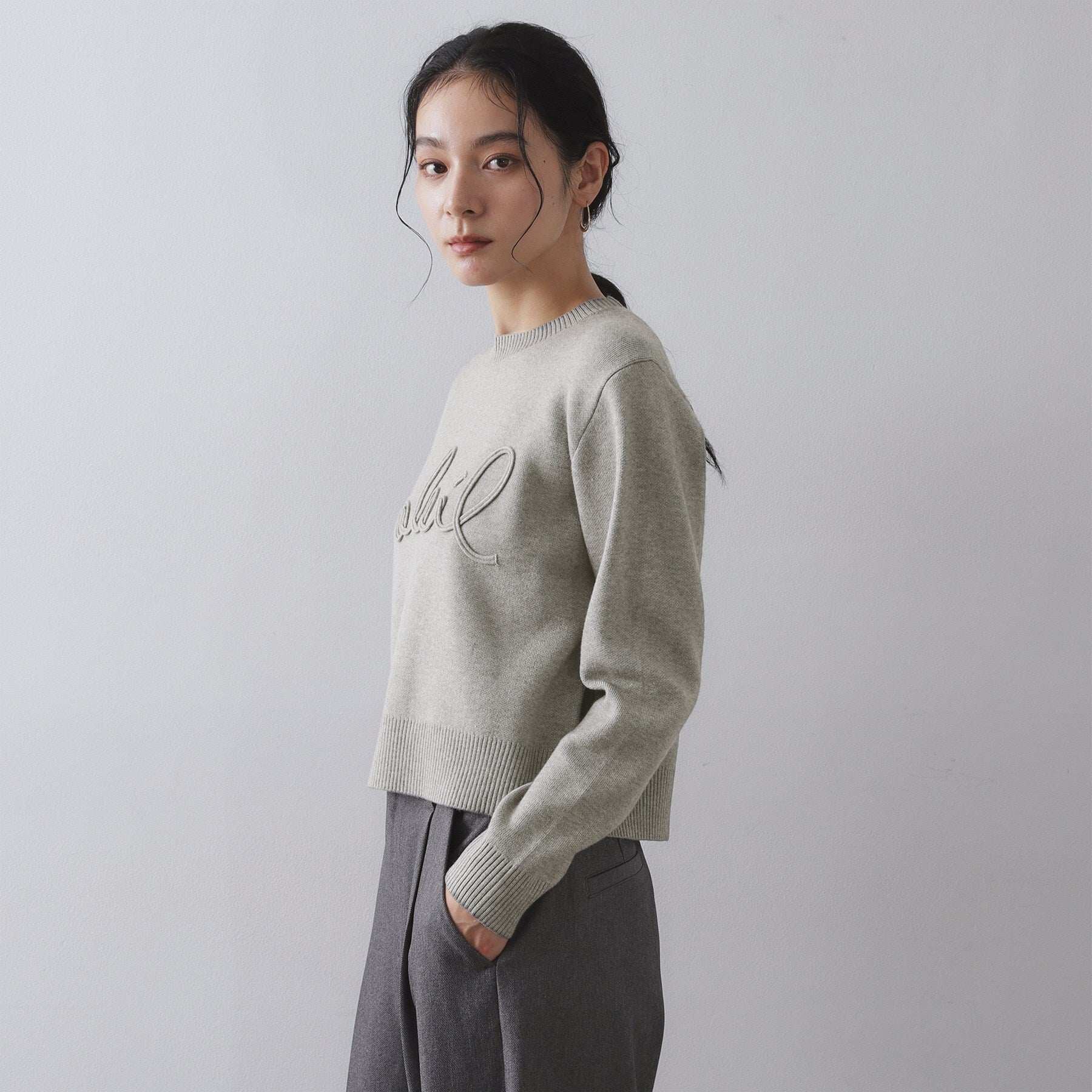 オペーク ドット クリップ OPAQUE.CLIP チェーン刺繍ロゴニットプルオーバー【洗濯機洗い可】 (ピンク(072)) ピンク(072)