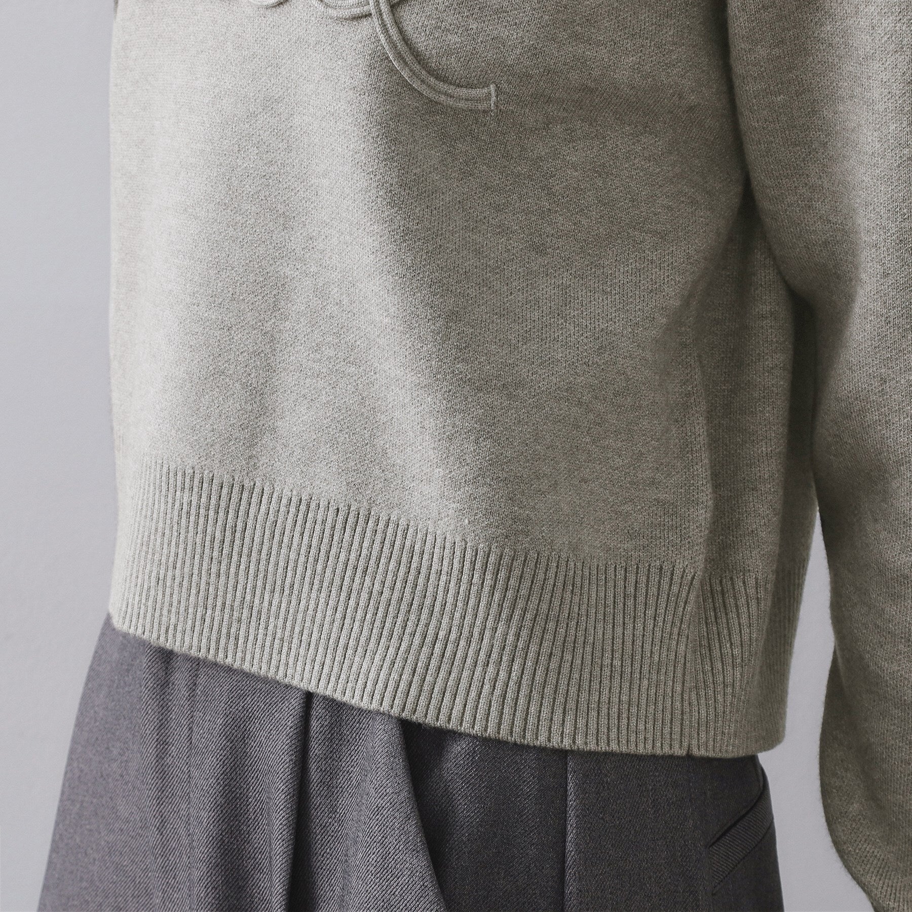 オペーク ドット クリップ OPAQUE.CLIP チェーン刺繍ロゴニットプルオーバー【洗濯機洗い可】 (ピンク(072)) ピンク(072)