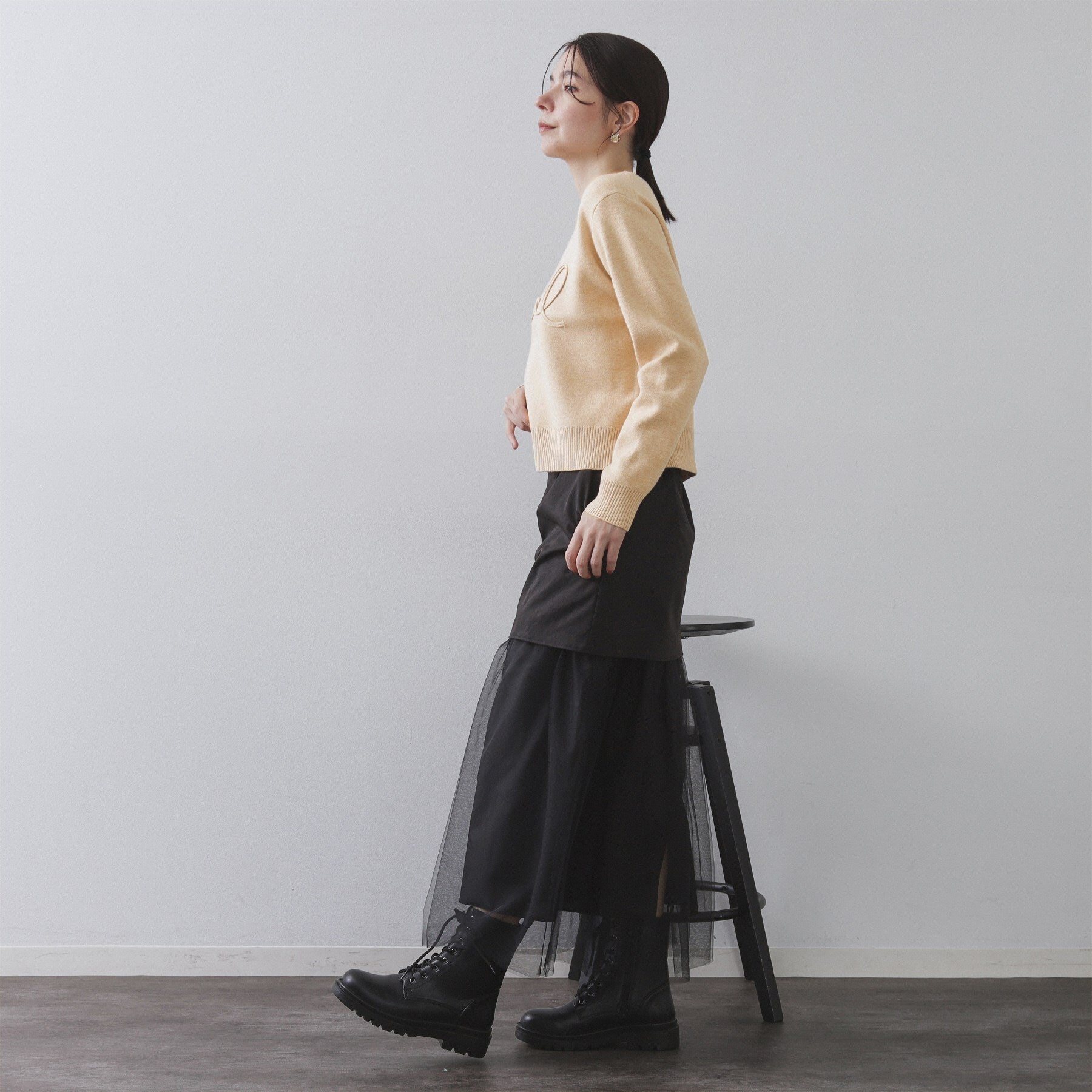 オペーク ドット クリップ OPAQUE.CLIP チェーン刺繍ロゴニットプルオーバー【洗濯機洗い可】 (ベージュ(052)) ベージュ(052)