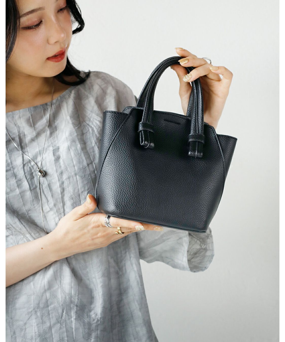 オトナ OTONA シンプルに程よい個性を 価値ある大人の ベーシック バッグ