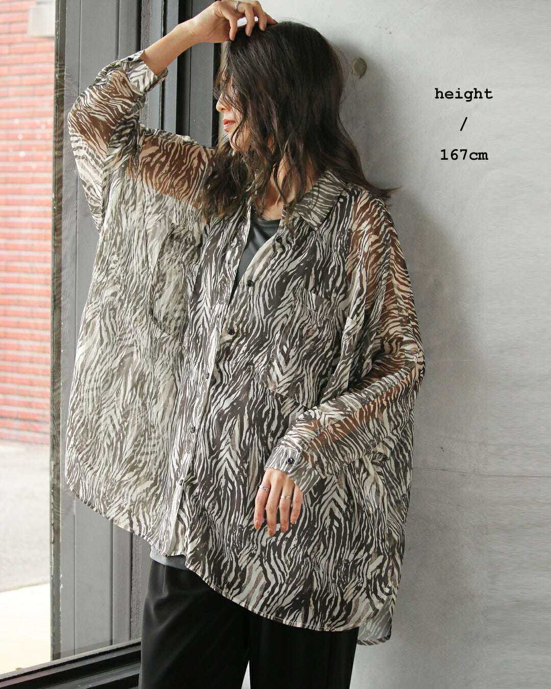 オトナ OTONA 軽快な透け感で魅せる ゼブラ柄シアーシャツ (ブラック) ブラック
