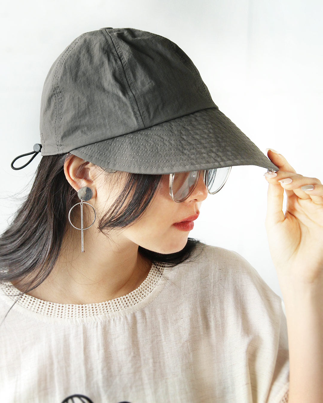 オトナ OTONA かぶるだけでー14℃!?ワイドバイザーUVキャップ (チャコールグレー) チャコールグレー