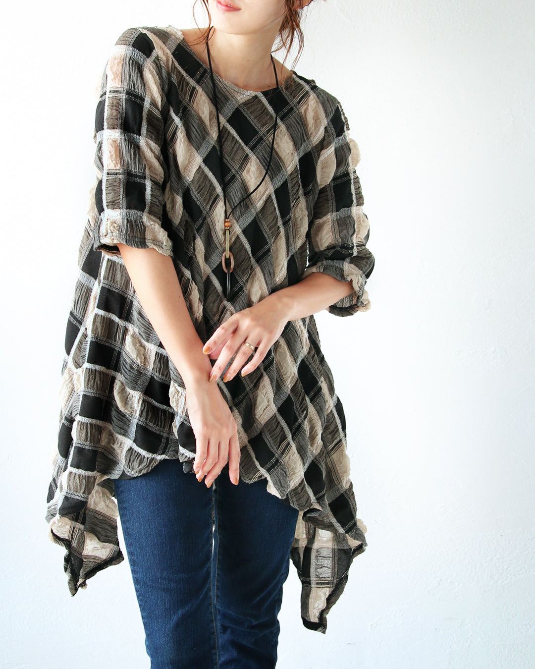 オトナ OTONA ポコポコと変形ヘムでアソブ。シボ感チェック柄チュニック (ベージュ|ブラック) ベージュ|ブラック