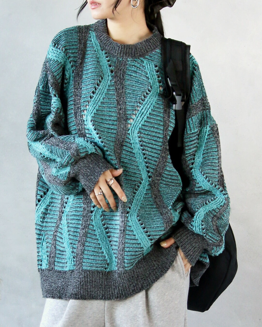 オトナ OTONA ラフに映えるしっとりベロアの大人柄ゆるニットトップス (ターコイズブルー) ターコイズブルー