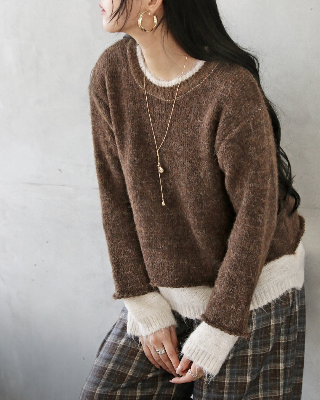 オトナ OTONA レイヤード見えが叶う、バイカラーニット (ブラウン) ブラウン