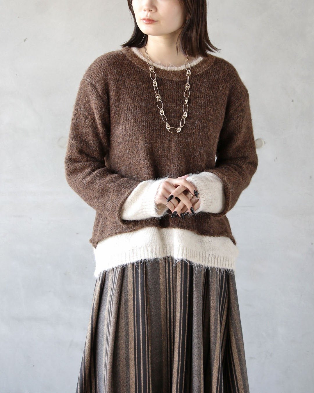 オトナ OTONA レイヤード見えが叶う、バイカラーニット (ブラウン) ブラウン