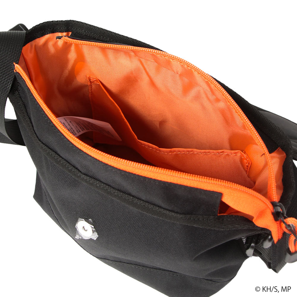 アウトドアプロダクツ OUTDOOR PRODUCTS 【僕のヒーローアカデミア×OUTDOOR PRODUCTS】缶バッチ付きフラップショルダー (グレー(死柄木弔)) グレー(死柄木弔)