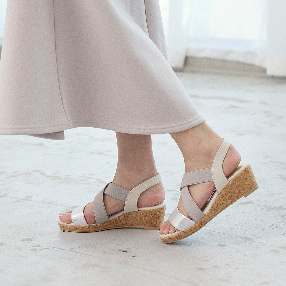 ピッティ Pitti 【WEB限定】コルクウエッジサンダル (シルバー) シルバー