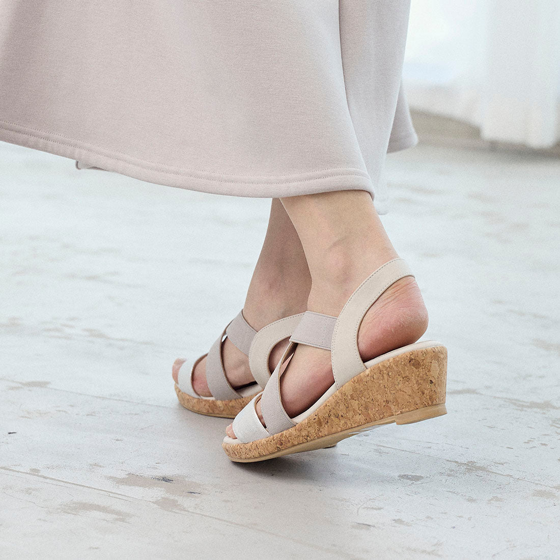 ピッティ Pitti 【WEB限定】コルクウエッジサンダル (シルバー) シルバー