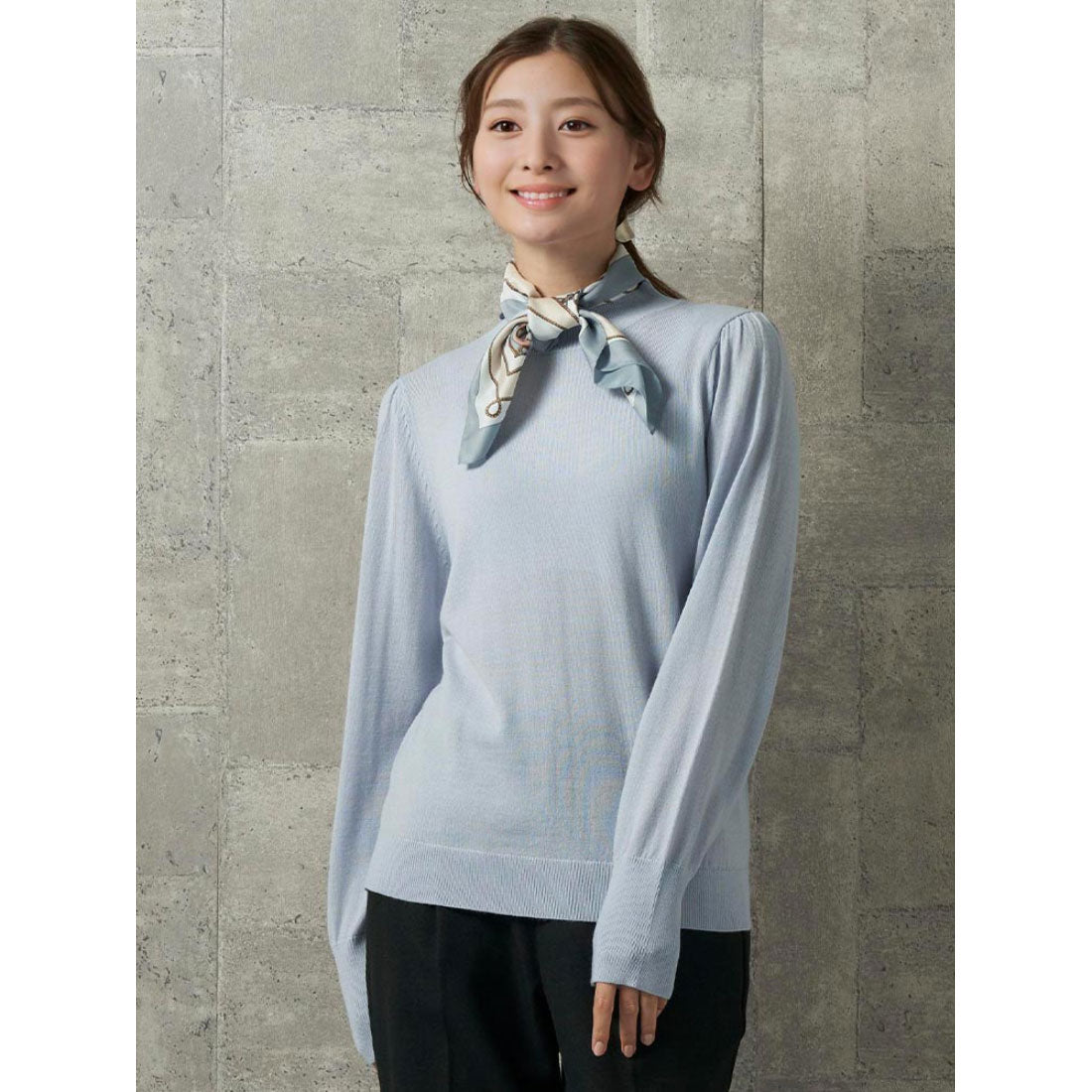 パーフェクトスーツファクトリー Perfect Suit FActory イタリー糸 ハイネックニット (サックス) サックス