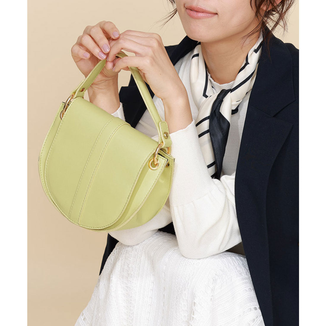 ハーフラウンドハンドバッグ