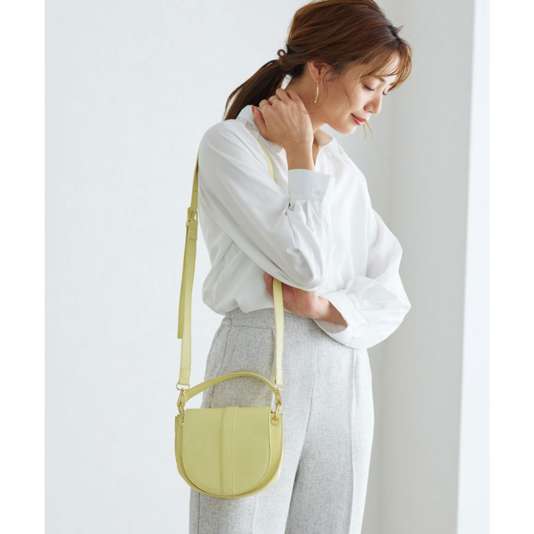 ハーフラウンドハンドバッグ