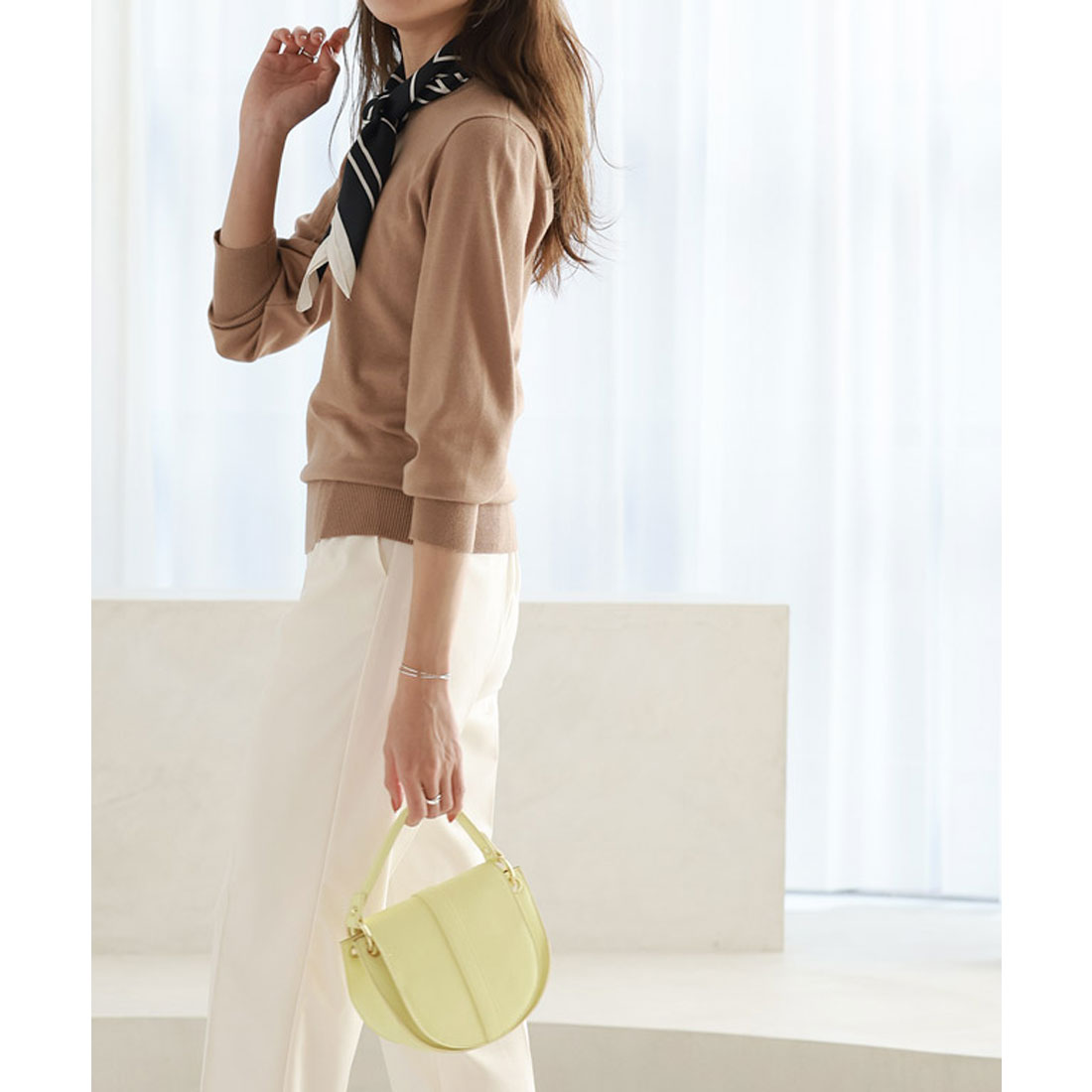 ハーフラウンドハンドバッグ