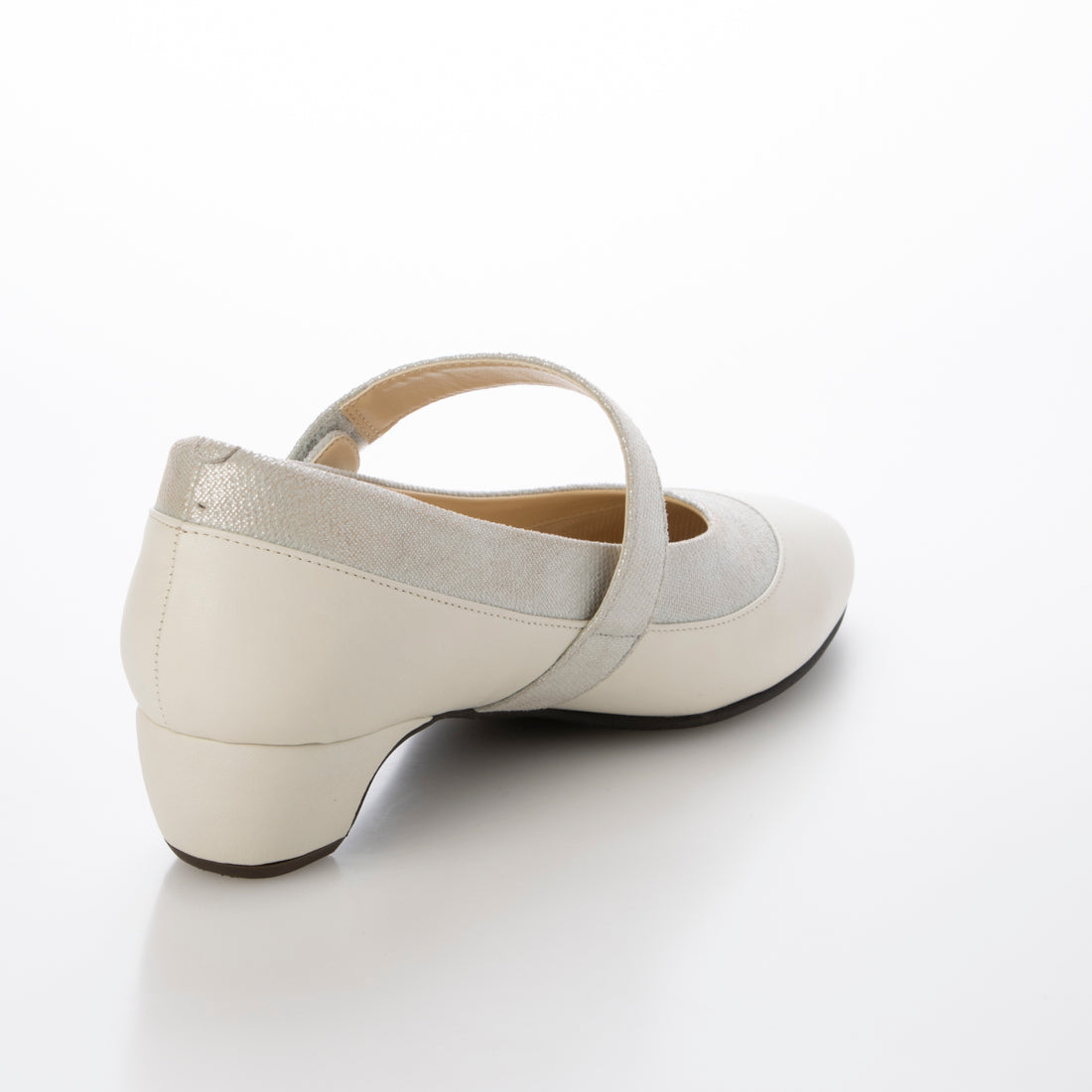 パドカトル Pas de Quatre Eレザーメリージェーンパンプス (アイボリー) アイボリー