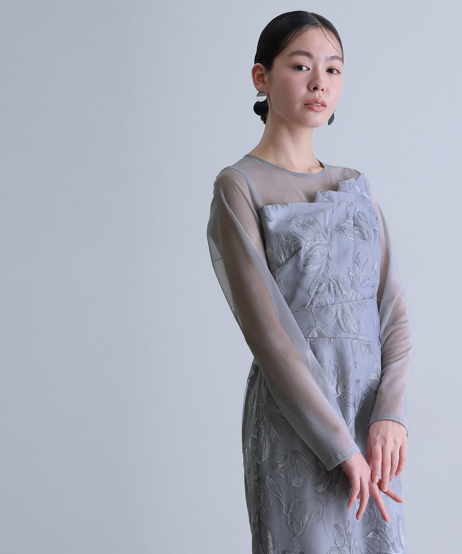 プールヴー PourVous フロントプリーツ フラワー刺繍 アシンメトリー パーティードレスお呼ばれミモレ丈&袖あり結婚式二次会フォーマルオケージョンドレス同窓会成人式 フォーマル ワンピース パーティードレス (グレー) グレー