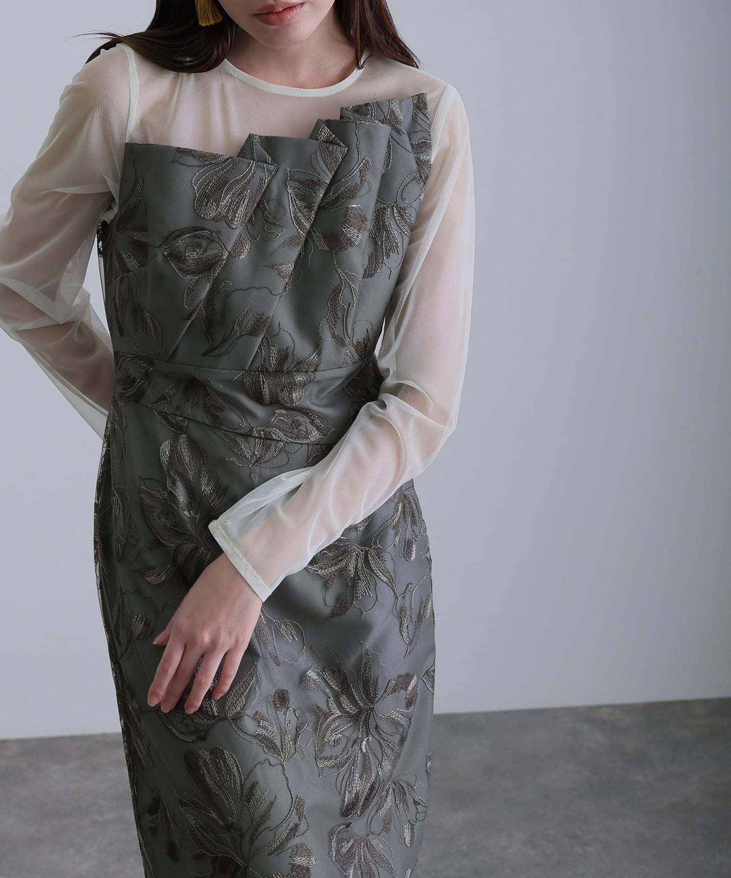 プールヴー PourVous フロントプリーツ フラワー刺繍 アシンメトリー パーティードレスお呼ばれミモレ丈&袖あり結婚式二次会フォーマルオケージョンドレス同窓会成人式 フォーマル ワンピース パーティードレス (グリーン) グリーン