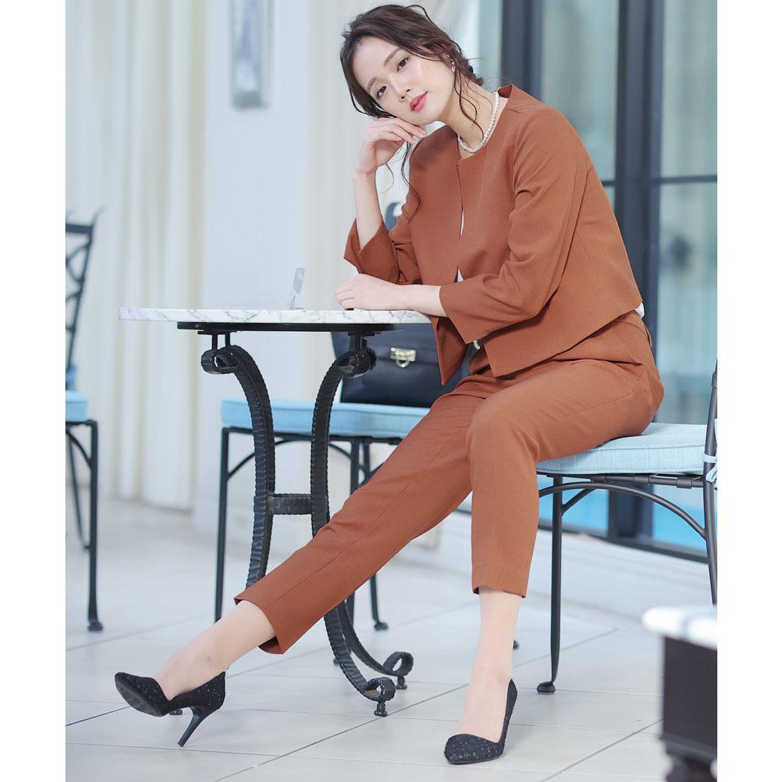 プールヴー PourVous スタイルアップノーカラージャケットパンツスーツ