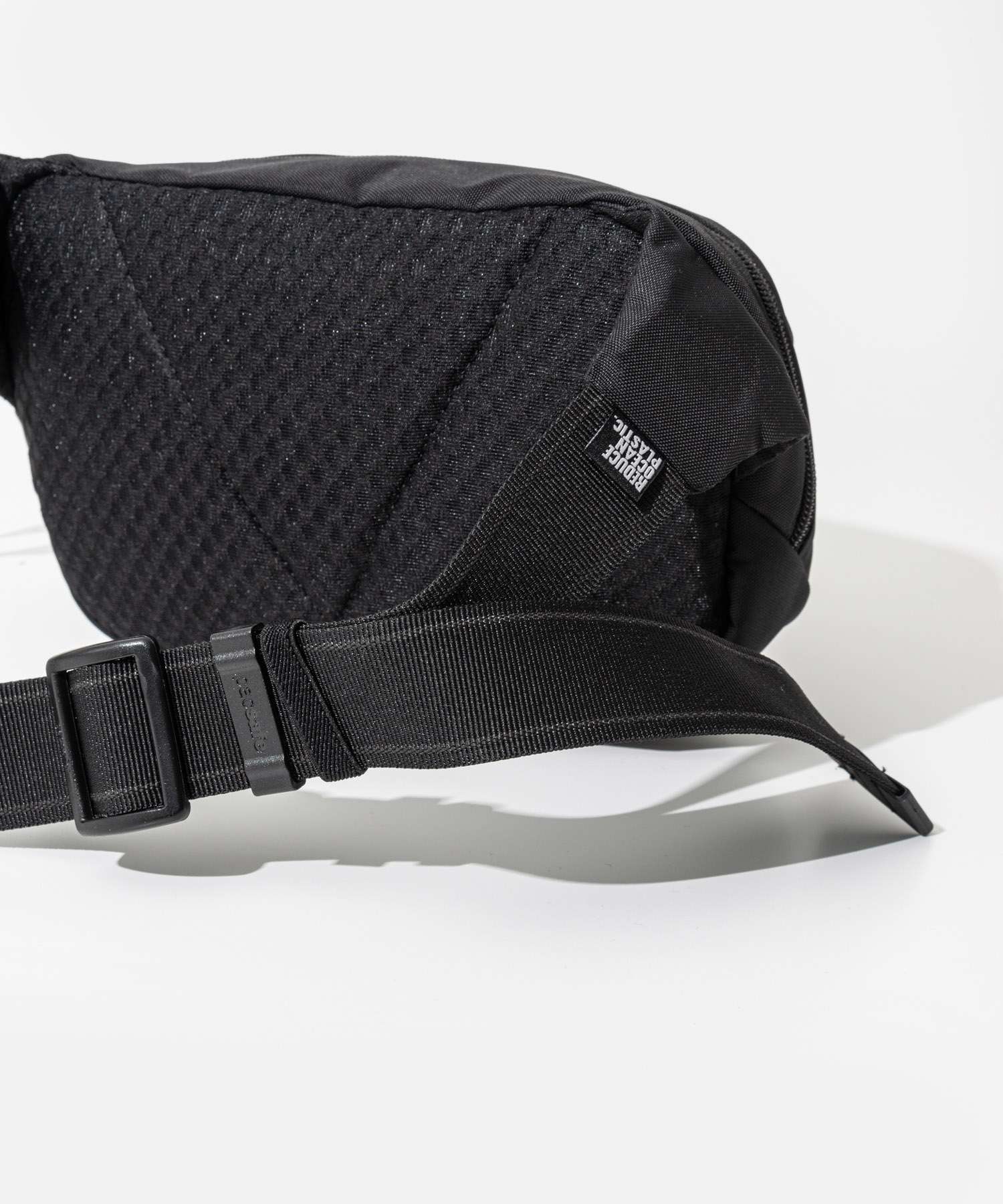 パックセーフ pacsafe 60141130 ボディバッグ Vibe 100 hip pack メンズ バック 盗難防止 クロスボディ (ブラック) ブラック