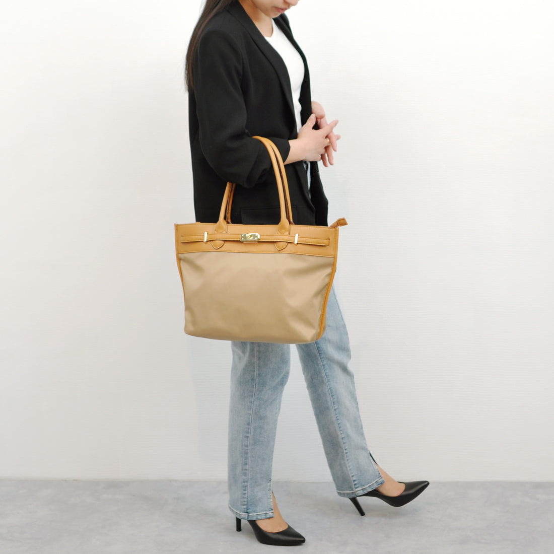<Long-selling>【Item worn in TV drama】Perche nylon cowhide twist metal fittings tote bag