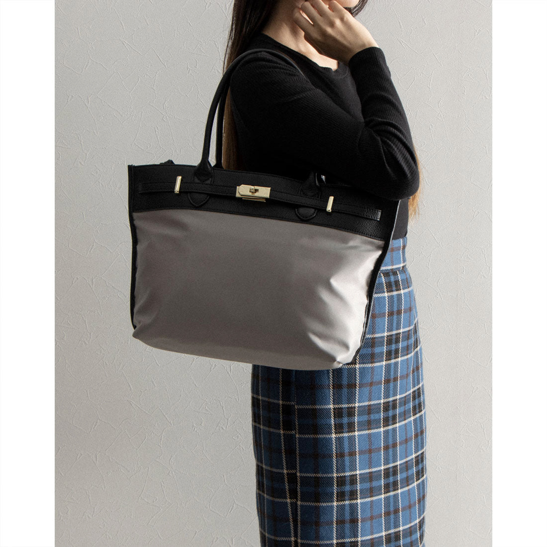 <Long-selling>【Item worn in TV drama】Perche nylon cowhide twist metal fittings tote bag