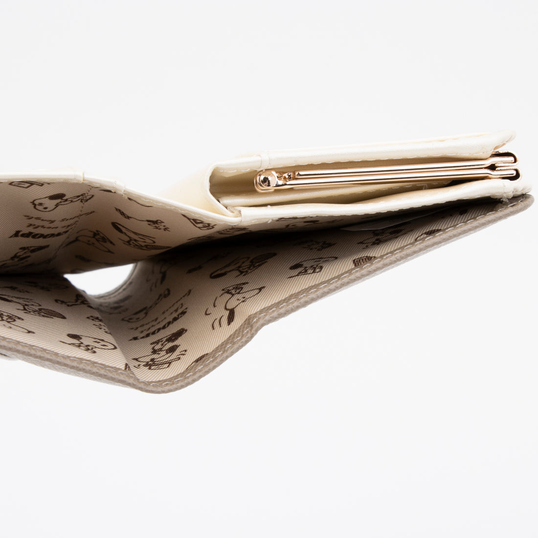 ピーナッツ PEANUTS 財布 レディース がま口 二つ折り 人気 キャラクター SNOOPY ブローチ (ベージュ) ベージュ