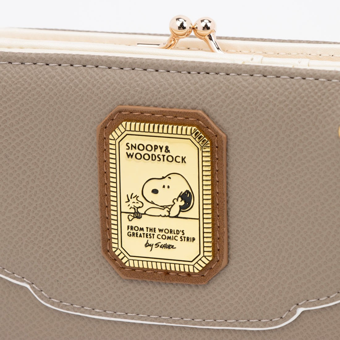 ピーナッツ PEANUTS 財布 レディース がま口 二つ折り 人気 キャラクター SNOOPY ブローチ (ベージュ) ベージュ