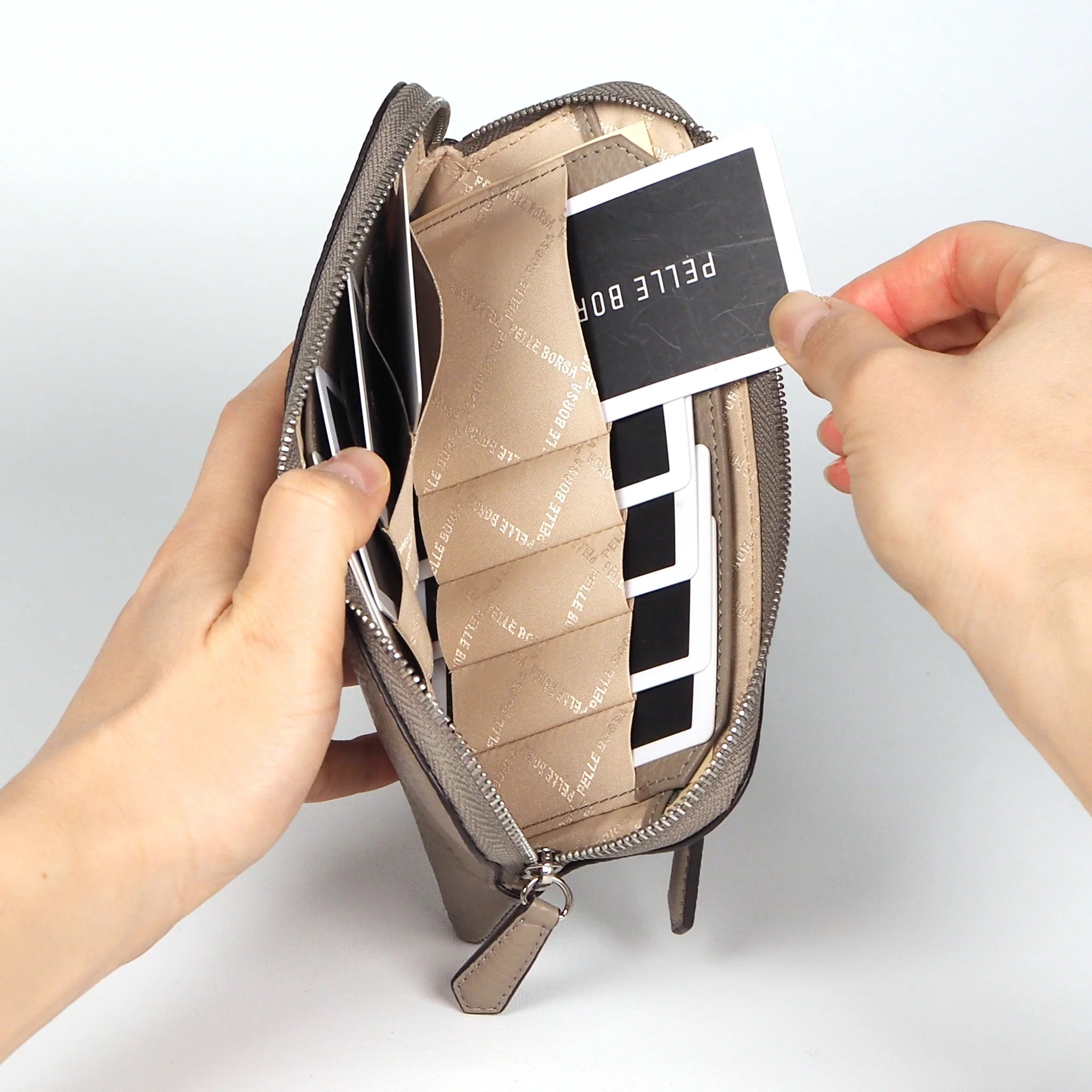 ペレボルサ PELLE BORSA ラウンド長財布 (サックス) サックス