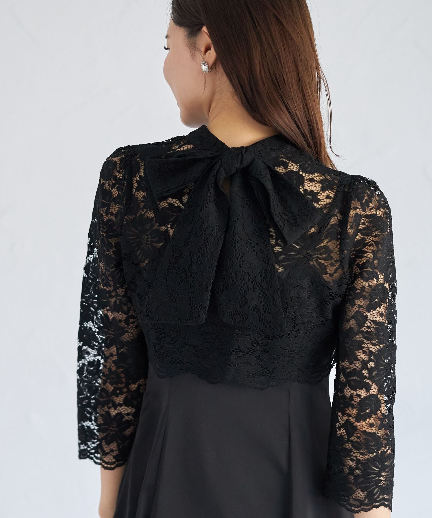 Tocco Closet Multi-Way Bow Tie Ribbon Lace Top × Camisole Dress Set