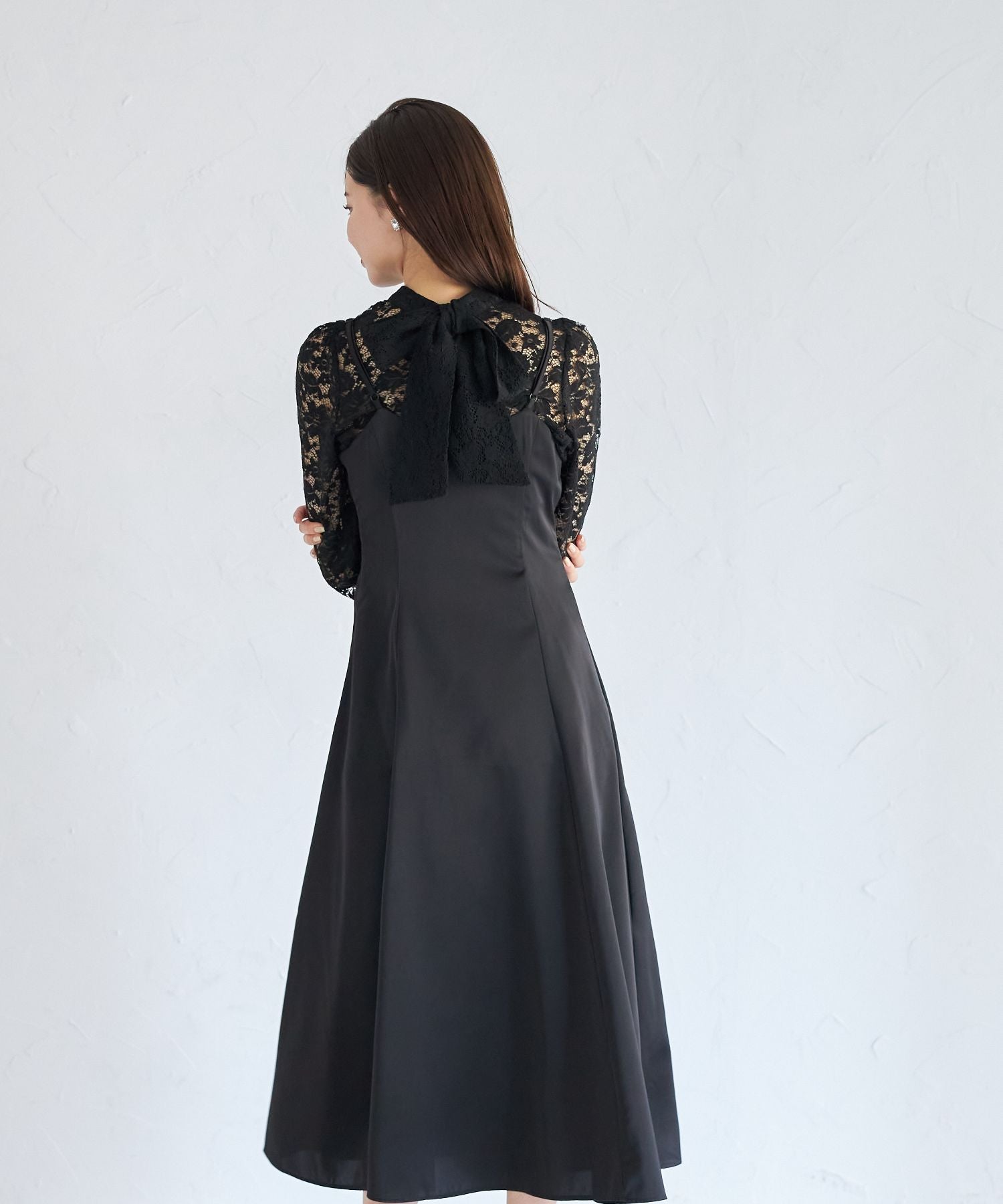 Tocco Closet Multi-Way Bow Tie Ribbon Lace Top × Camisole Dress Set