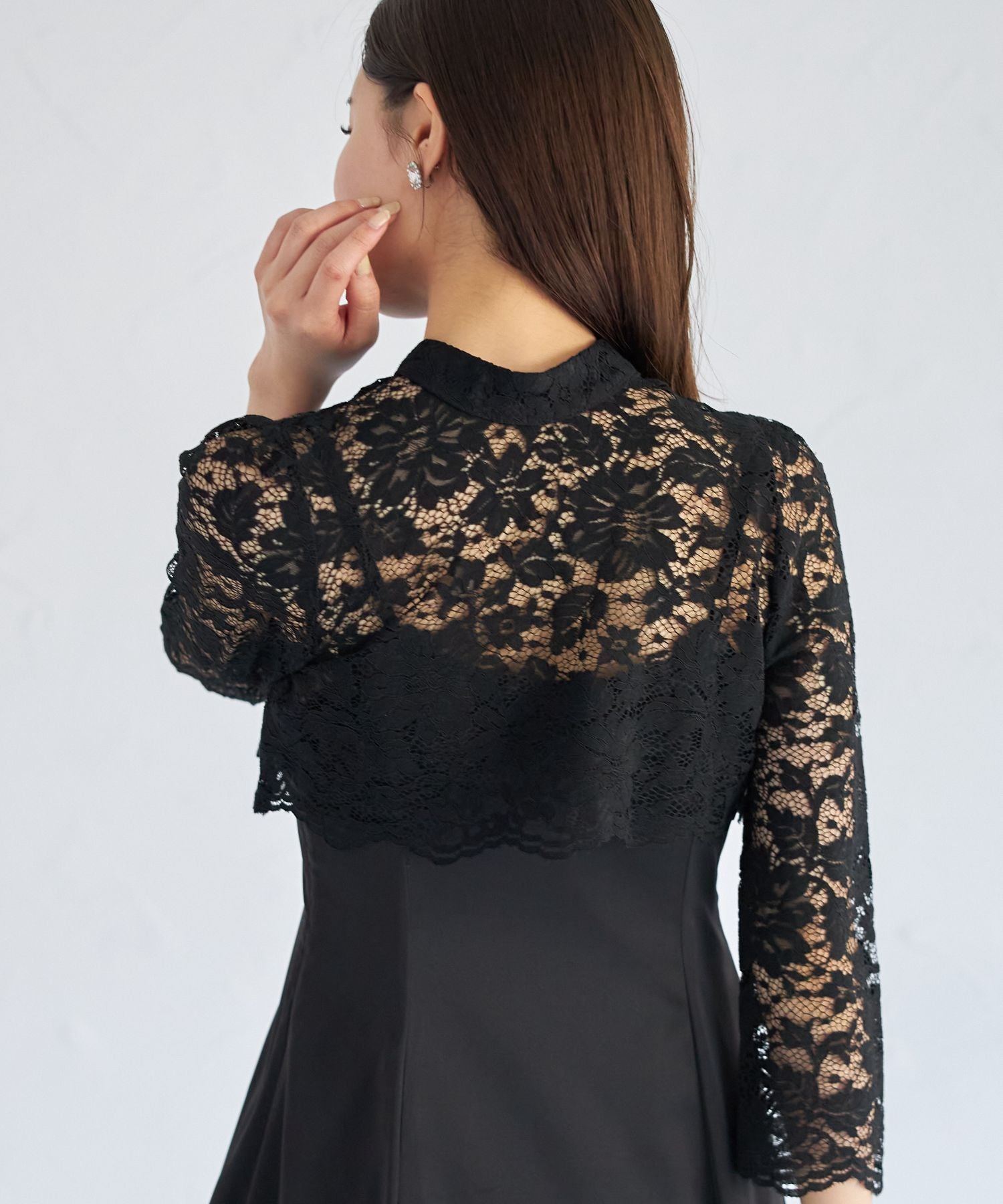 Tocco Closet Multi-Way Bow Tie Ribbon Lace Top × Camisole Dress Set