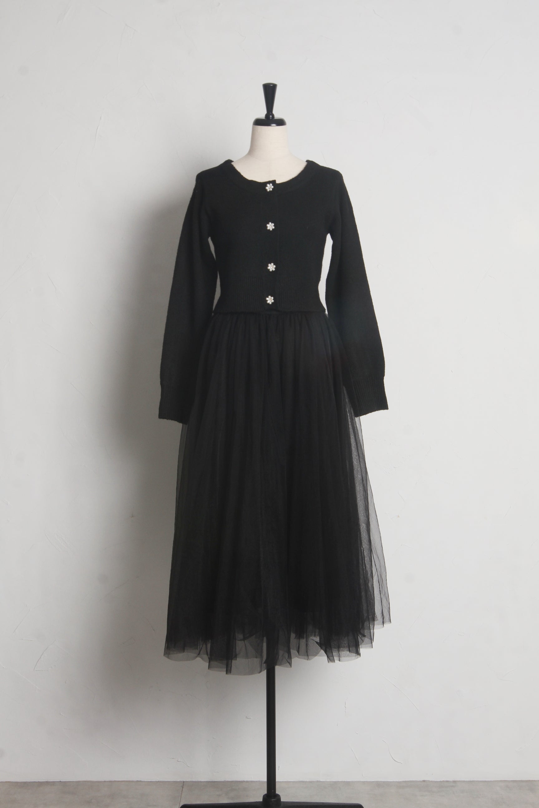 トッコクローゼット tocco closet フラワー釦ショート丈ニットカーディガン×チュールフレアスカートSET ブラック
