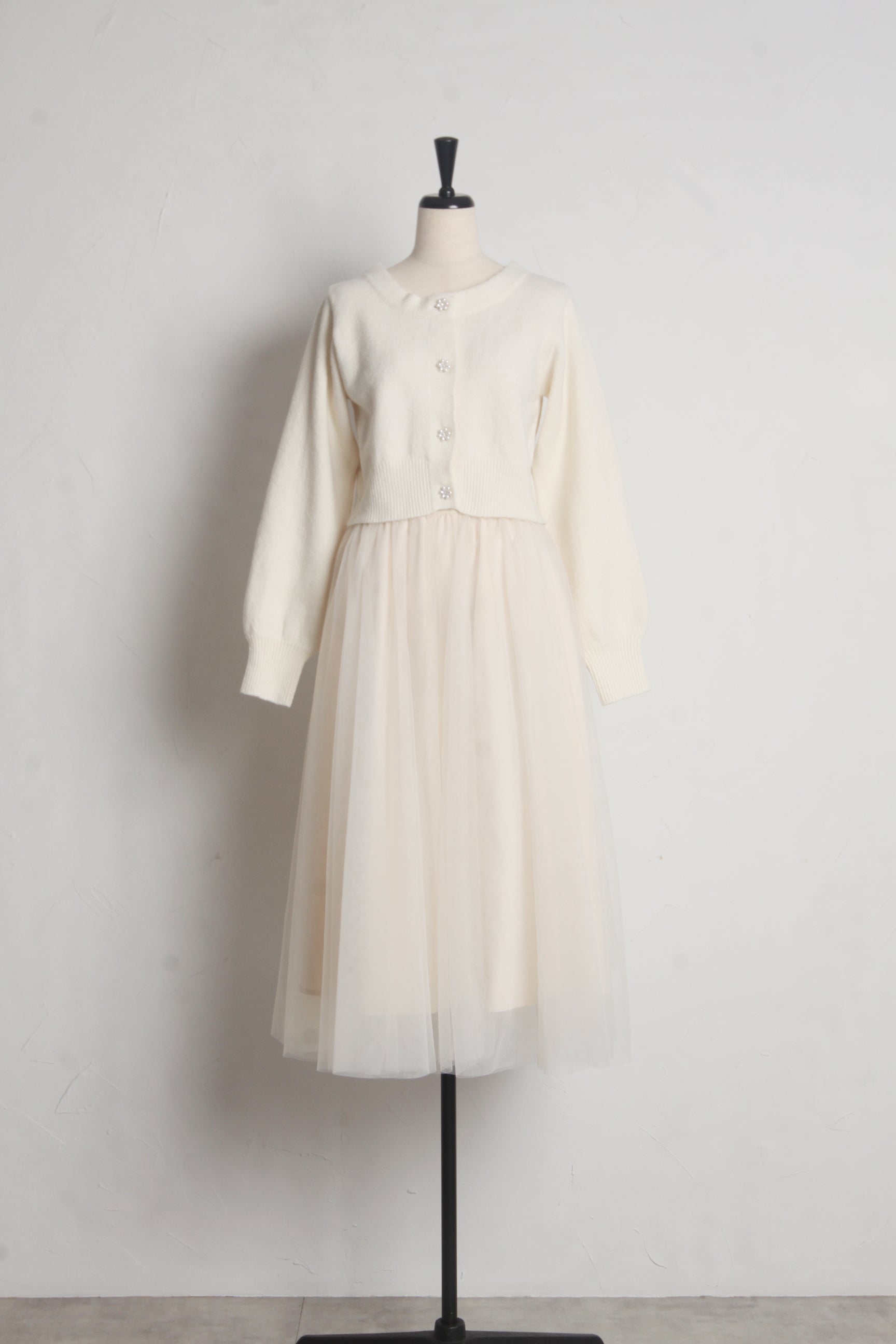 トッコクローゼット tocco closet フラワー釦ショート丈ニットカーディガン×チュールフレアスカートSET ブラック